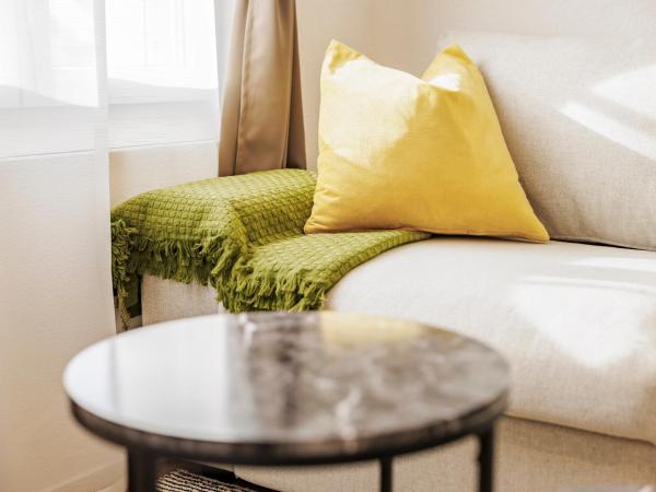 EH Apartments Jupiter : photo 8 de la chambre suite supérieure lit king-size