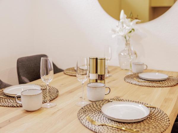 EH Apartments Jupiter : photo 10 de la chambre suite supérieure lit king-size