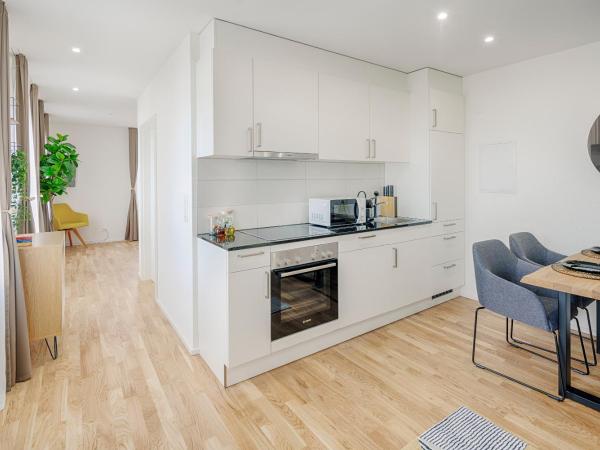 EH Apartments Jupiter : photo 4 de la chambre suite supérieure lit king-size