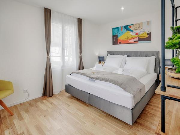 EH Apartments Jupiter : photo 5 de la chambre suite supérieure lit king-size