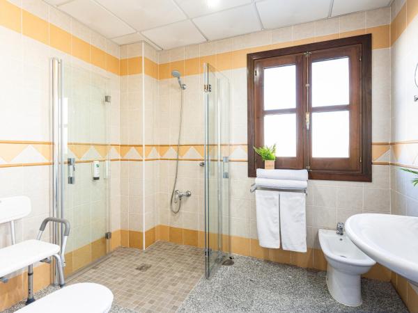 Hotel Plaza Del Castillo : photo 4 de la chambre chambre double - accessible aux personnes à mobilité réduite