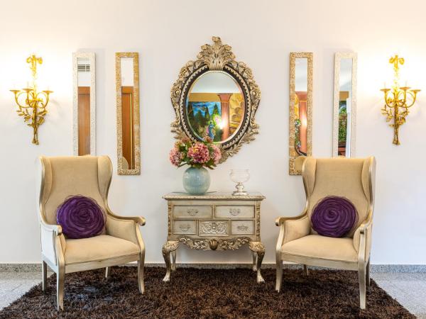 Hotel Plaza Del Castillo : photo 10 de la chambre suite avec jacuzzi