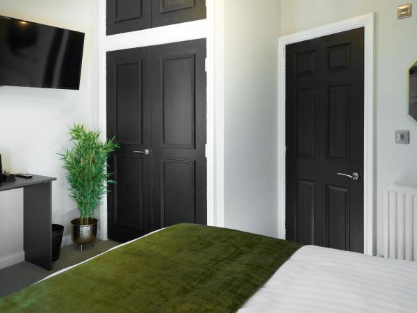 Home @ 2 Tancred Road : photo 4 de la chambre chambre double avec salle de bains privative