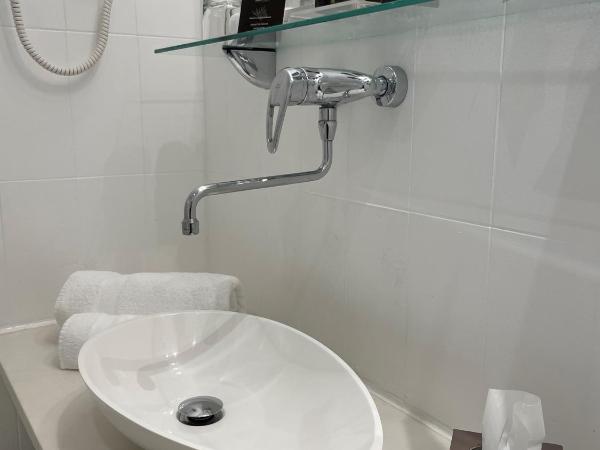 Le Pergolèse Paris Champs Elysées : photo 4 de la chambre chambre lits jumeaux supérieure