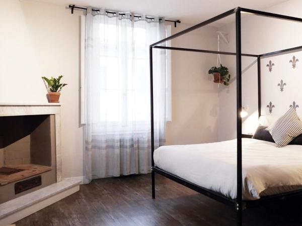 Domus 19 : photo 7 de la chambre chambre double avec salle de bains commune