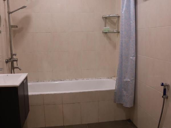 Kasih Sayang Hill Resort : photo 4 de la chambre chambre familiale avec balcon