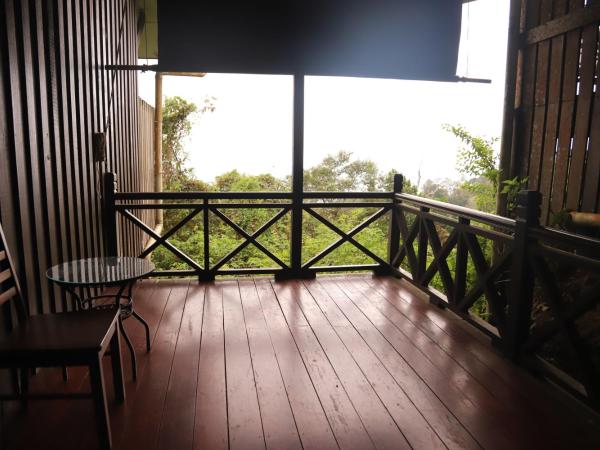 Kasih Sayang Hill Resort : photo 2 de la chambre chambre familiale avec balcon