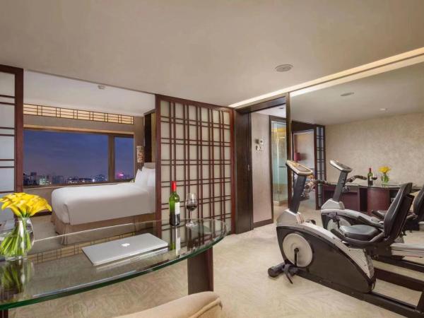 The Garden Hotel Guangzhou - Free shuttle between hotel and Exhibition Center during Canton Fair & Exhibitor registration Counter : photo 3 de la chambre suite exécutive jardin avec lit king-size