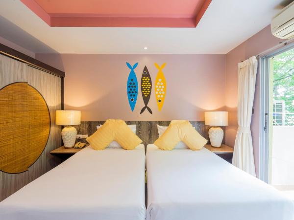 Bella Villa Prima : photo 5 de la chambre chambre lits jumeaux - vue sur piscine