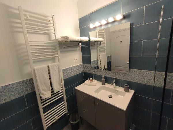 La Chartreuse - Bordeaux : photo 6 de la chambre chambre quadruple avec salle de bains privative