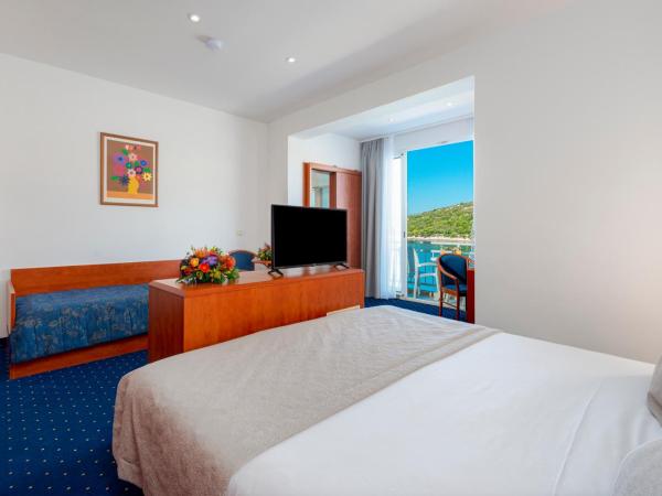 Hotel Vis : photo 5 de la chambre chambre supérieure avec balcon et vue sur la mer