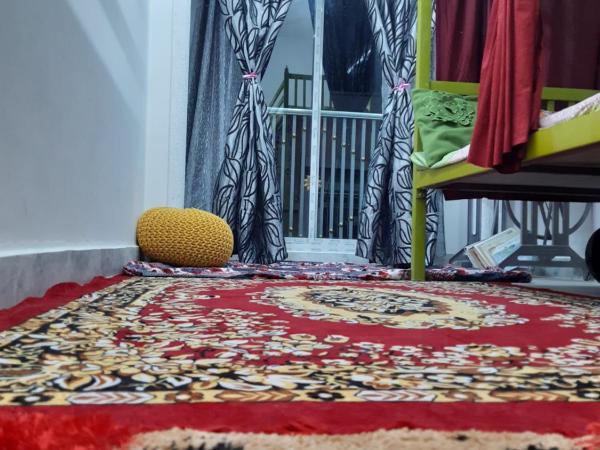 Ali Baba Hostel : photo 2 de la chambre chambre double avec balcon