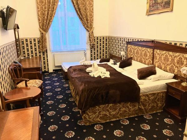 Hotel Klarinn Prague Castle : photo 1 de la chambre chambre triple standard