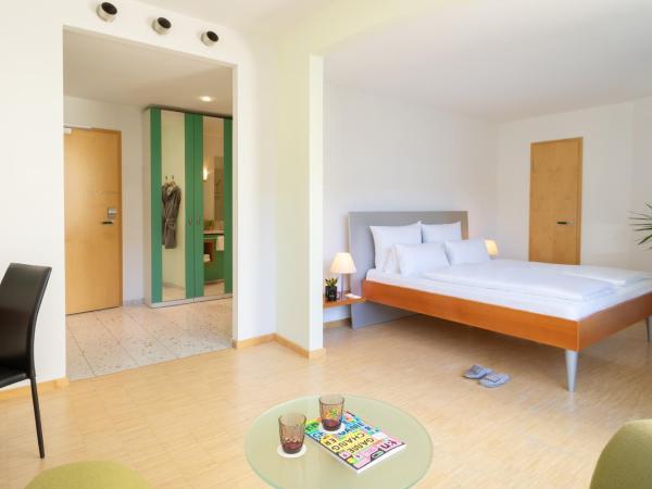 FOUR Munich Neue Messe : photo 4 de la chambre chambre lit queen-size premium - vue sur cour