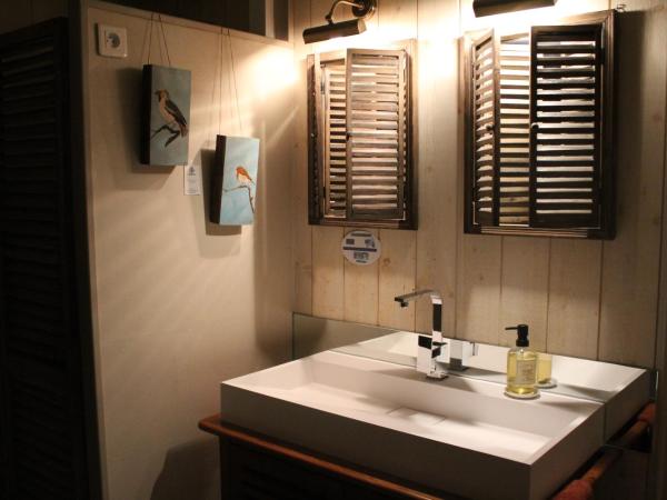 Suite en Terrasse à Cognac : photo 5 de la chambre chambre double