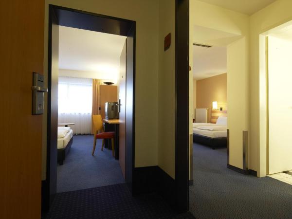 IntercityHotel Frankfurt Airport : photo 5 de la chambre chambre familiale (2 adultes + 2 enfants de 12 ans maximum)