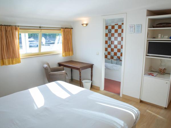Hotel The Boatel : photo 2 de la chambre chambre double avec salle de bains privative