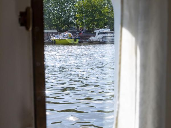 Hotel The Boatel : photo 4 de la chambre chambre double avec salle de bains privative