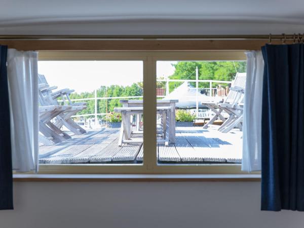 Hotel The Boatel : photo 4 de la chambre chambre triple avec salle de bains