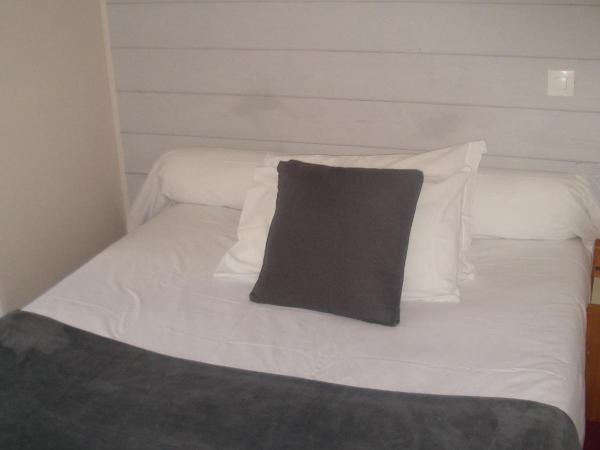 Les Chiens du Guet : photo 2 de la chambre chambre standard lit queen-size