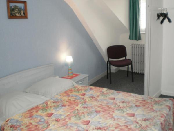Hotel De La Gare : photo 2 de la chambre chambre double avec salle de bains privative