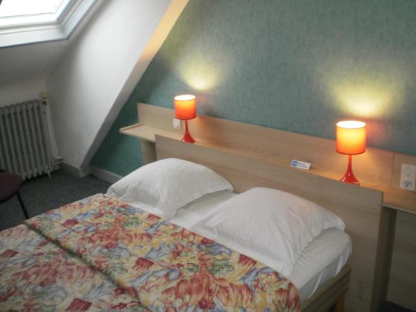 Hotel De La Gare : photo 1 de la chambre chambre double avec salle de bains privative