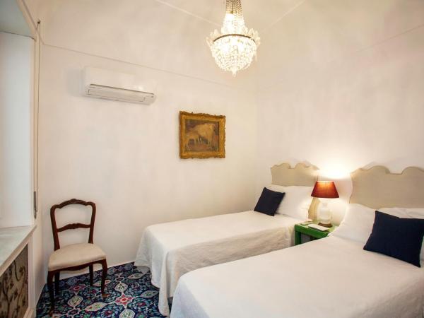 Villa Silia : photo 2 de la chambre suite lit king-size - vue sur mer