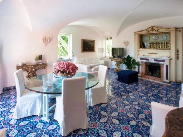 Villa Silia : photo 7 de la chambre suite lit king-size - vue sur mer