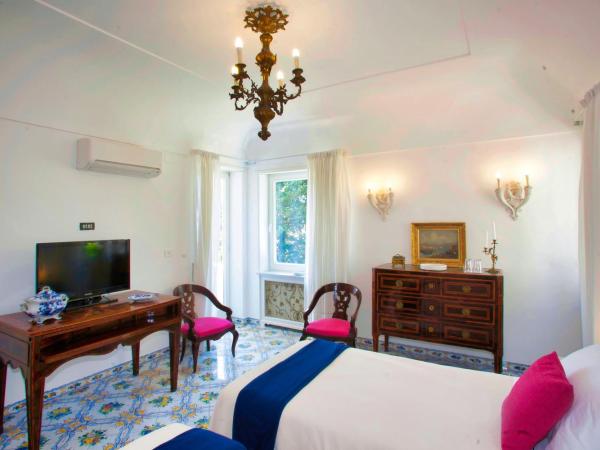 Villa Silia : photo 2 de la chambre grande chambre double avec balcon - vue partielle sur mer