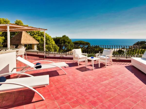 Villa Silia : photo 5 de la chambre grande chambre double avec balcon - vue partielle sur mer