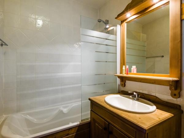 Lagrange Vacances Les Hauts de Comborcière : photo 9 de la chambre appartement 1 chambre (4 adultes)