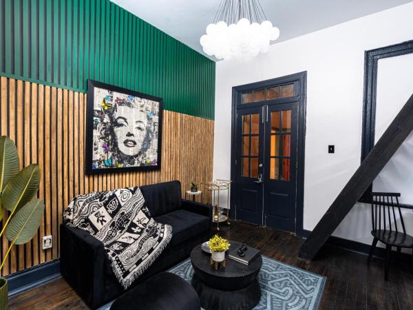 Saint Philip Residence : photo 2 de la chambre suite avec balcon