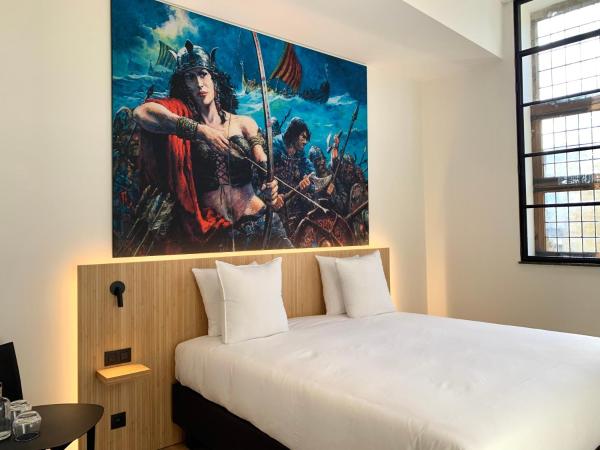 Comic Art Hotel : photo 2 de la chambre hébergement double deluxe vue sur canal