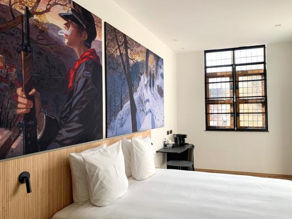 Comic Art Hotel : photo 2 de la chambre hébergement double deluxe vue sur canal