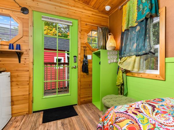 Tiny Digs - Hotel of Tiny Houses : photo 10 de la chambre studio lit queen-size de luxe 
