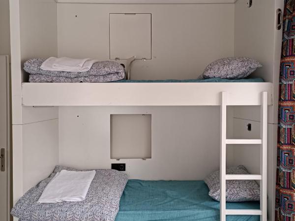 Deeps Hostel Ankara 2 : photo 4 de la chambre lit dans dortoir mixte de 4 lits