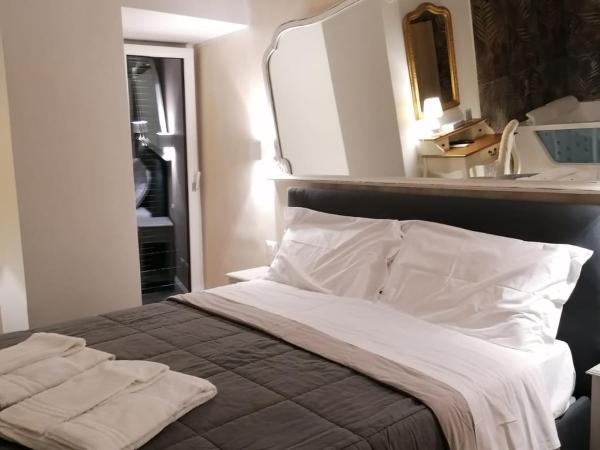 Real Giardinetto a Toledo : photo 4 de la chambre suite avec spa privatif