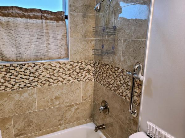 Stylish Suite Tampa Minutes to Hard Rock Casino : photo 3 de la chambre chambre lit queen-size