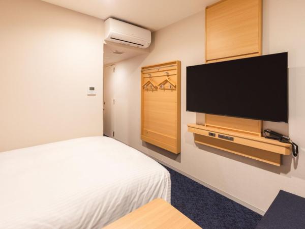 Sotetsu Fresa Inn Yodoyabashi : photo 2 de la chambre deux chambres communicantes (1 lit double et 2 lits simples) - non-fumeurs