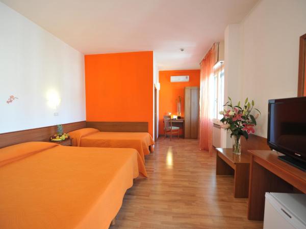 Hotel Astor : photo 1 de la chambre chambre quadruple