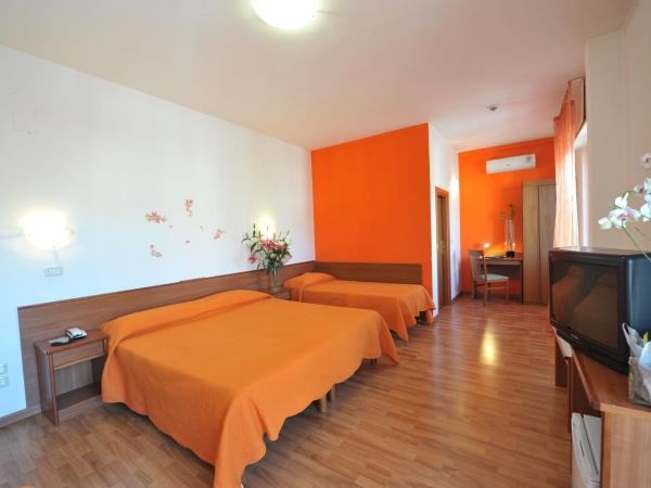 Hotel Astor : photo 2 de la chambre chambre quadruple