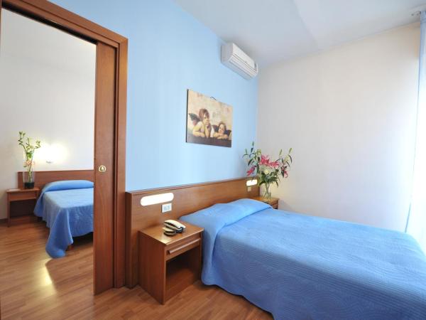 Hotel Astor : photo 4 de la chambre chambre quadruple