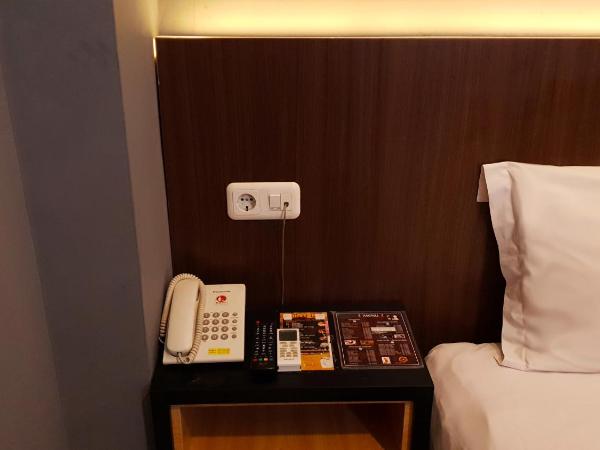 Sunrise Hotel Jogja : photo 7 de la chambre chambre familiale
