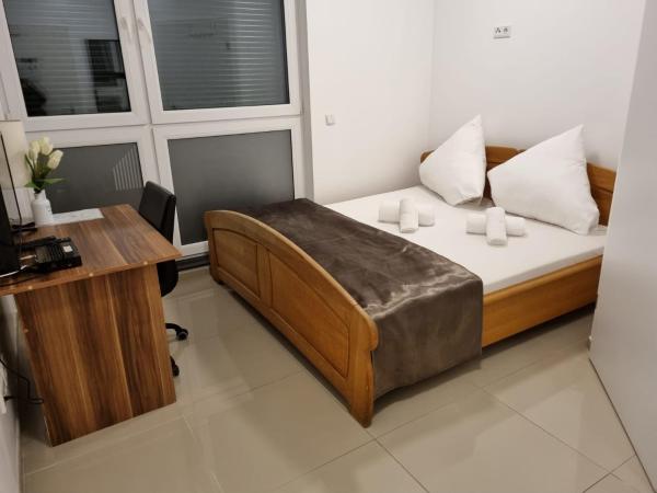 Lovely Studio Cologne West - Neues Momomotel : photo 1 de la chambre chambre double