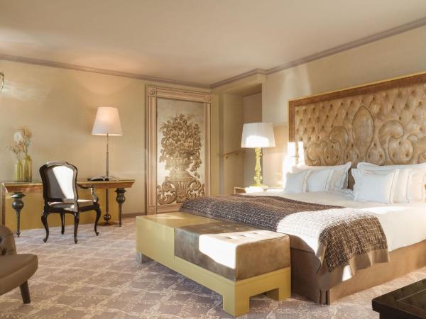 Carlton Hotel St Moritz - The Leading Hotels of the World : photo 1 de la chambre junior suite large with lake view