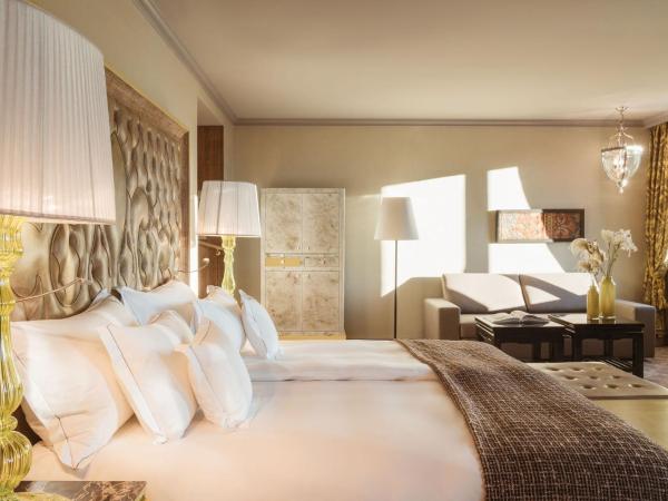Carlton Hotel St Moritz - The Leading Hotels of the World : photo 2 de la chambre junior suite large with lake view