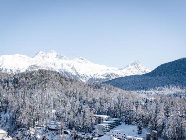 Carlton Hotel St Moritz - The Leading Hotels of the World : photo 7 de la chambre suite junior d'angle - vue sur lac