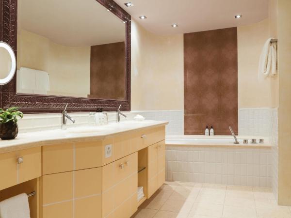 Carlton Hotel St Moritz - The Leading Hotels of the World : photo 4 de la chambre grande suite avec vue sur le lac