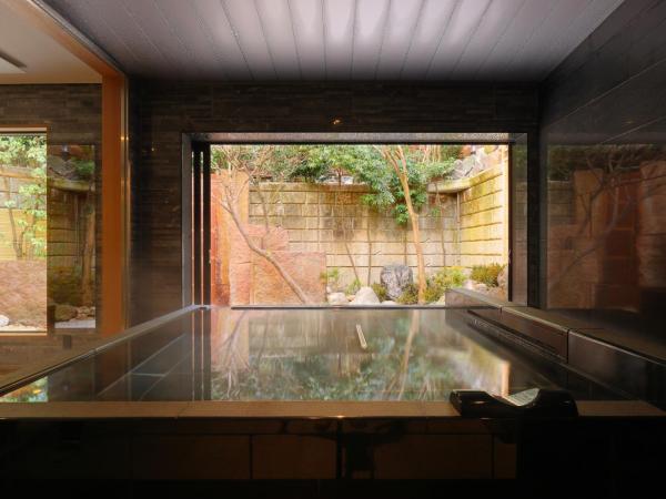 Arima Onsen Taketoritei Maruyama : photo 4 de la chambre suite présidentielle avec sources chaudes intérieures argent