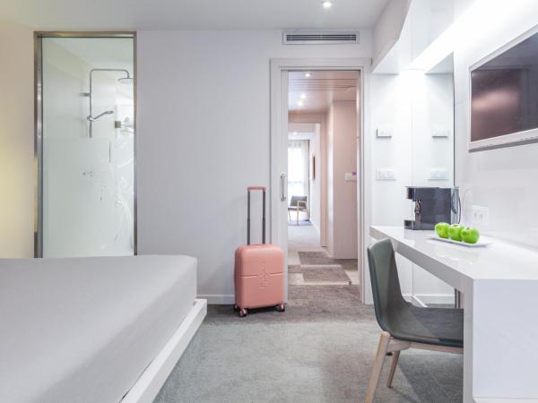 Hotel Macià Granada Five Senses Rooms & Suites : photo 2 de la chambre suite junior familiale (2 adultes + 2 enfants)